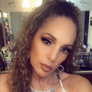 Meet your Posher, Athena